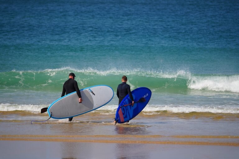sup surfing bretania